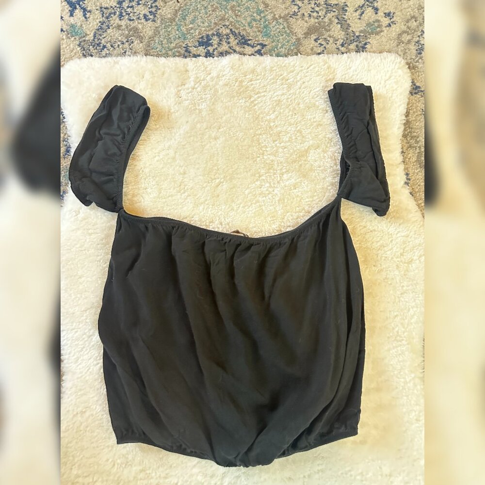 Brandy Melville black crepe top with off the shoulder ruffle cap sleeves OS - Picture 3 of 12